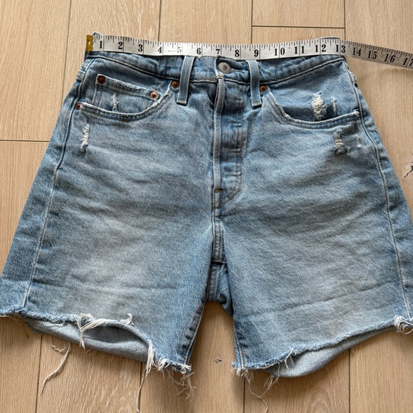 Levi's 501 High Rise 6” Jean Shorts Women’s Size 26 - Picture 3 of 14